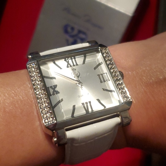 Watch - Picture 4 of 5